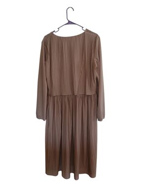 Vintage Pleated V-Neck Long Sleeve Midi Dress in Taupe